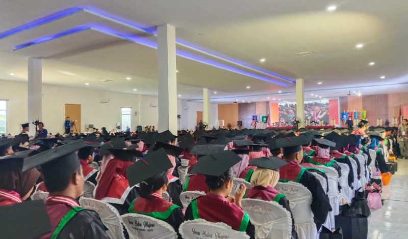 500 Wisudawan Dikukuhkan dalam Wisuda ke-20 Unsulbar