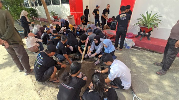 Praktik Penanaman Bibit