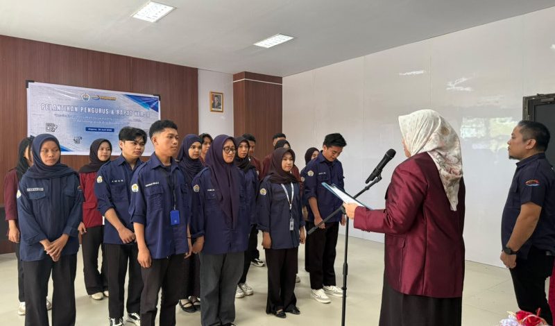 WR III Lantik Pengurus UKM Pers Unsulbar, Tegaskan Pentingnya Dukungan dan Rekognisi