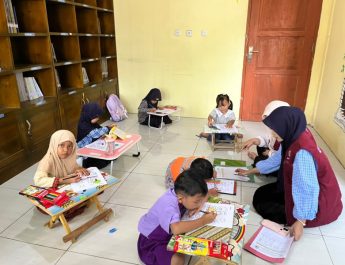 KKN Tematik Literasi Unsulbar Gelar Lomba Literasi dan Peringati Hari Anak di Desa Kuajang