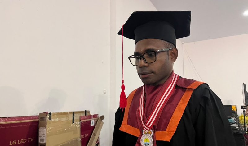 Yosias Balka, Wisudawan Unsulbar Asal Pegunungan Bintang Papua, Raih Gelar Sarjana Pertama di Keluarga