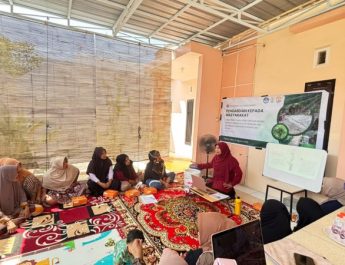 Tingkatkan Produktivitas Lahan, Unsulbar Latih KWT Bukit Makmur Olah Sampah Jadi Pupuk Organik