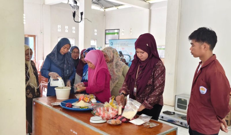 Dosen Fekon Unsulbar Berdayakan KWT Desa Adolang Dhua Lewat Diversifikasi Olahan Pisang Loka Pere