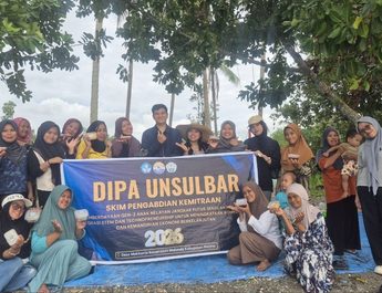 Dosen Unsulbar Berdayakan Gen-Z Anak Nelayan Jangkar melalui Olahan Ikan Tuing-Tuing