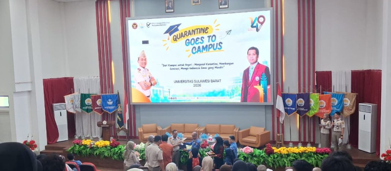 Penyerahan Plakat Tandai Sinergi Kegiatan Quarantine Goes to Campus di Unsulbar