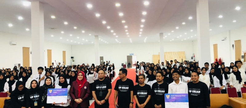 Unsulbar Serahkan KIP Kuliah secara Simbolis kepada Mahasiswa Angkatan 2026